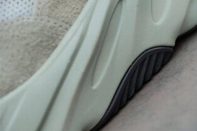 Replica Shoes，Reps shoes YEEZY BOOST 700 SALT