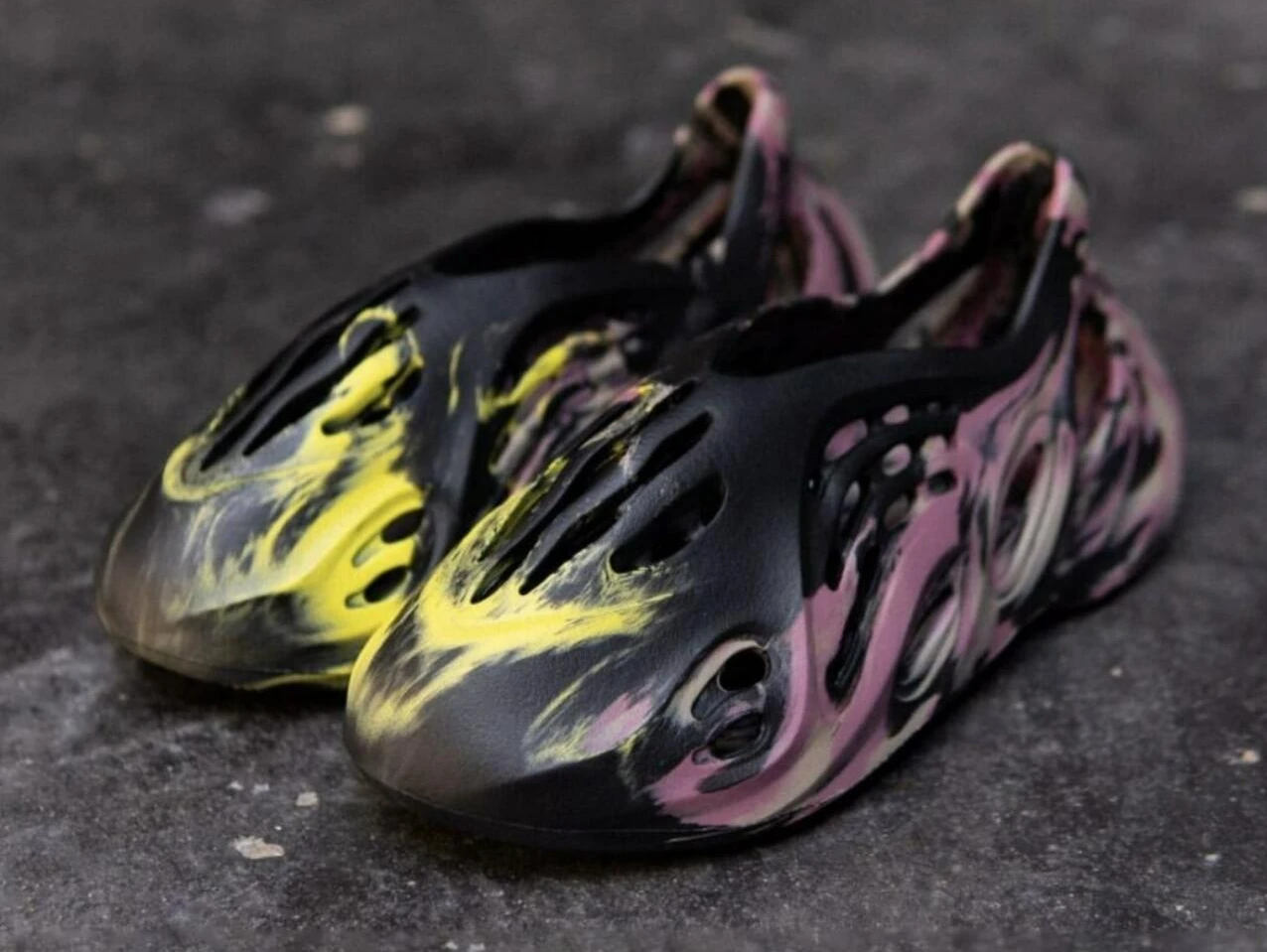Yeezy Foam Runner MX Carbon