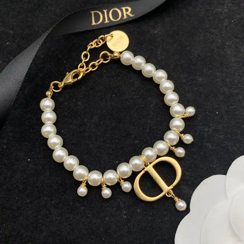 Cheap Hot Dior 30 Montaigne Bracelet Metal and White Resin Pearls Gold