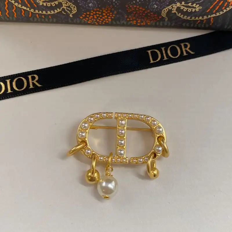 Cheap Dior 30 Montaigne Brooch Metal And White Resin Pearls Gold