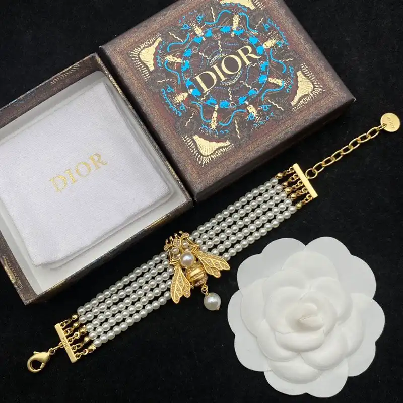 Affordable Hot Dior Bee Bracelet In Metal and White Resin Pearls Gold