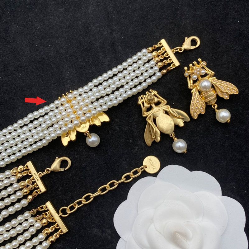 Hot Dior Bee Bracelet In Metal and White Resin Pearls Gold