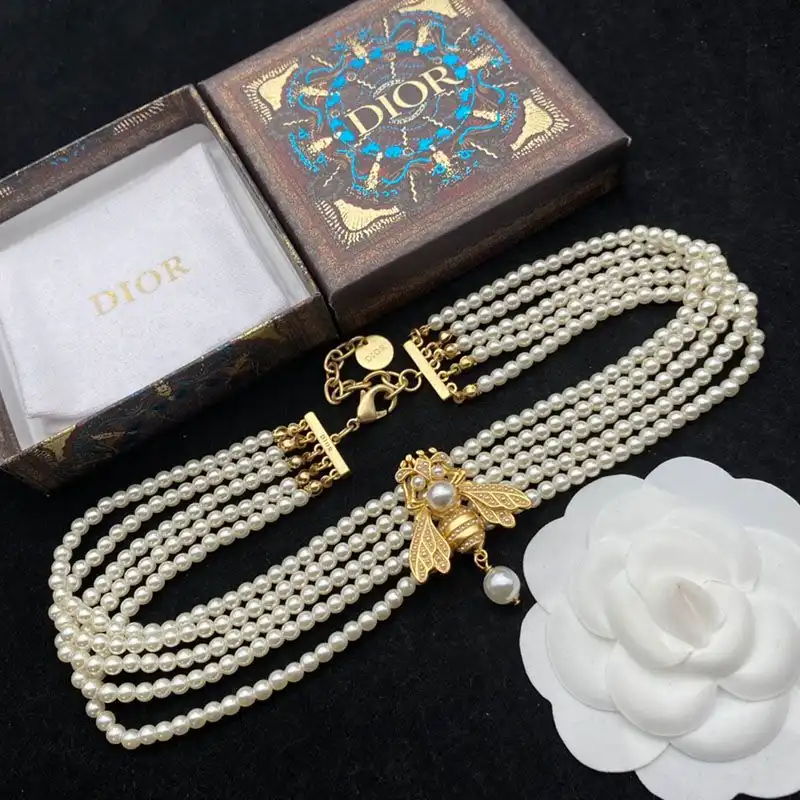 Cheap Hot Dior Bee Necklace In Metal and White Resin Pearls Gold