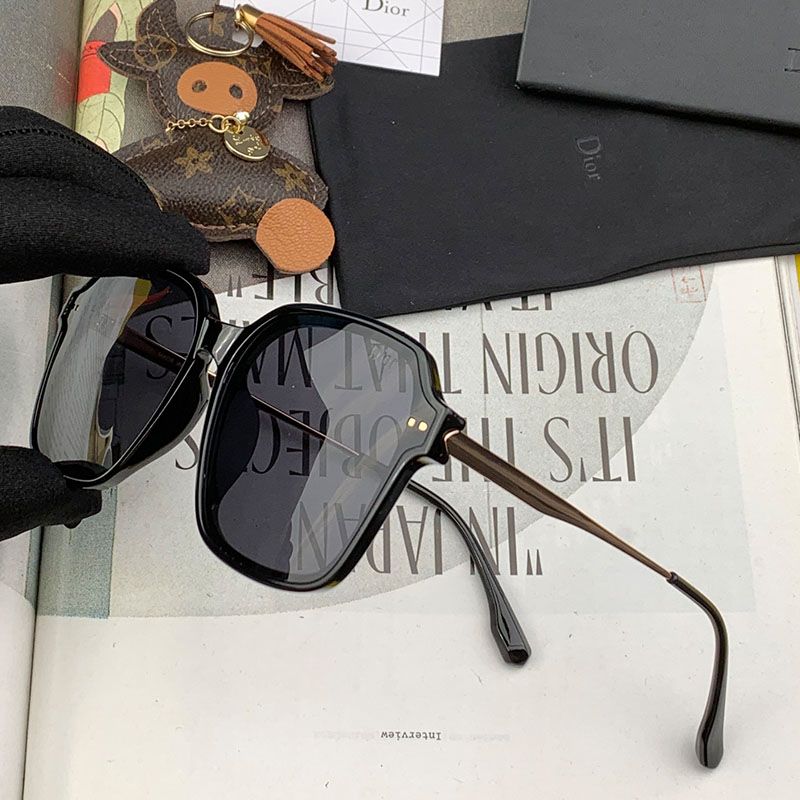 Dior CD8210 Shaded Square Sunglasses In Grey Hot Sale