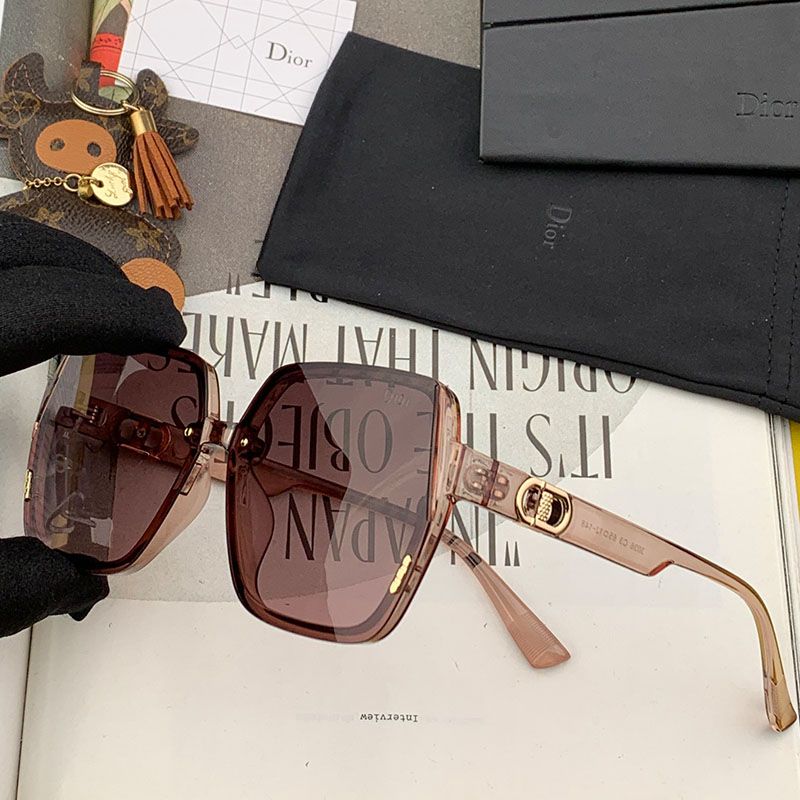 Dior D2122 Square Sunglasses In Brown