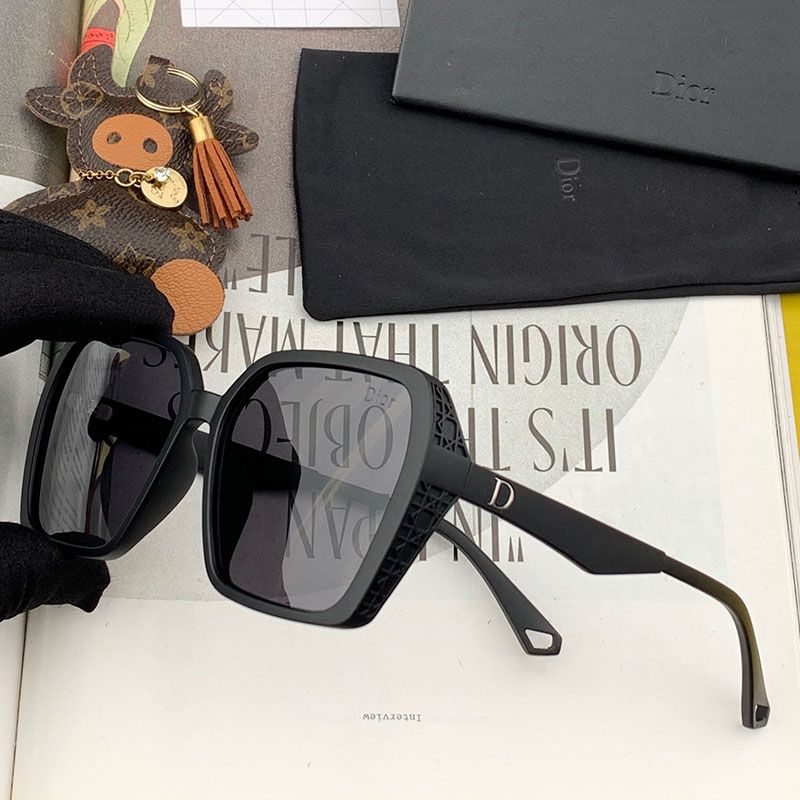 Dior D7732 Square Sunglasses In Black Hot Sale