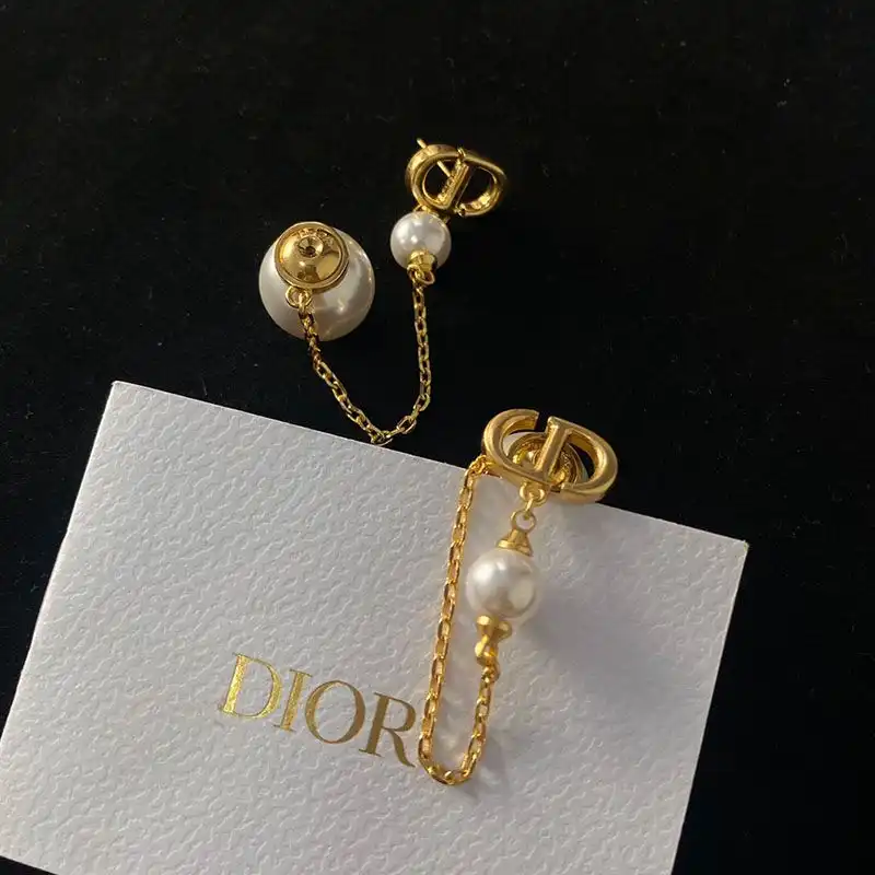 Cheap Hot Dior Tribales Earrings Chain Metal And White Resin Pearls Gold