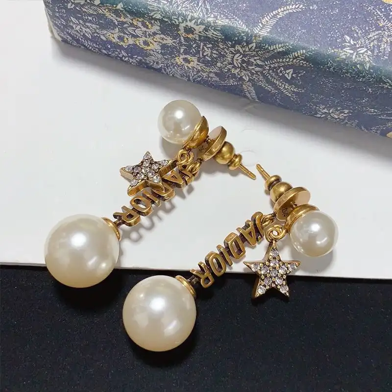 Affordable Hot J'Adior Earrings Antique Metal, White Resin Pearls And White Crystals Gold