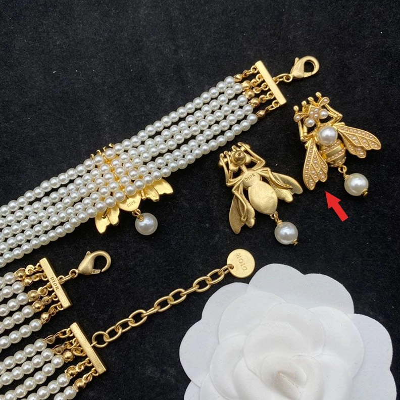 Comfortable 1226 Dior Bee Earrings In Metal and White Resin Pearls Gold