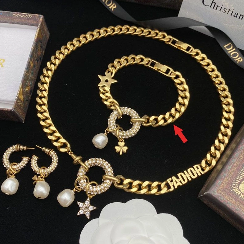Dior 30 Montaigne Bracelet Metal, White Crystals With A White Resin Pearl Gold SportInspired 3326