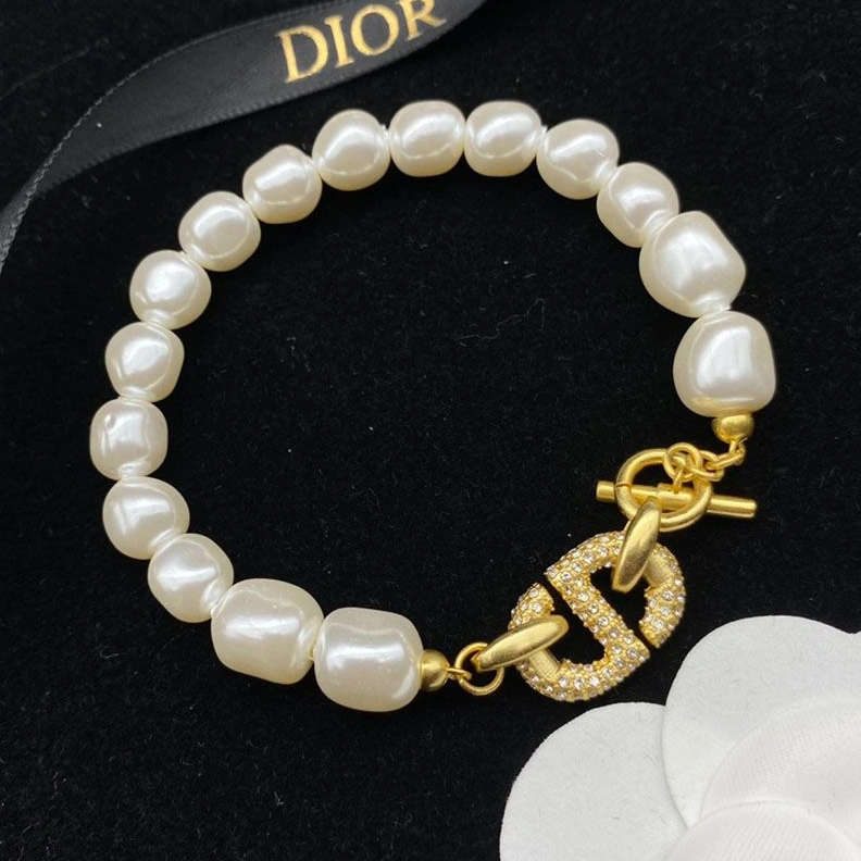 Dior 30 Montaigne Bracelet Metal, White Resin Pearls And White Crystals Gold ModernLook 1744