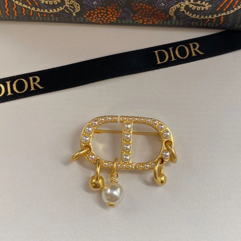 Dior 30 Montaigne Brooch Metal And White Resin Pearls Gold NewStyle 8195