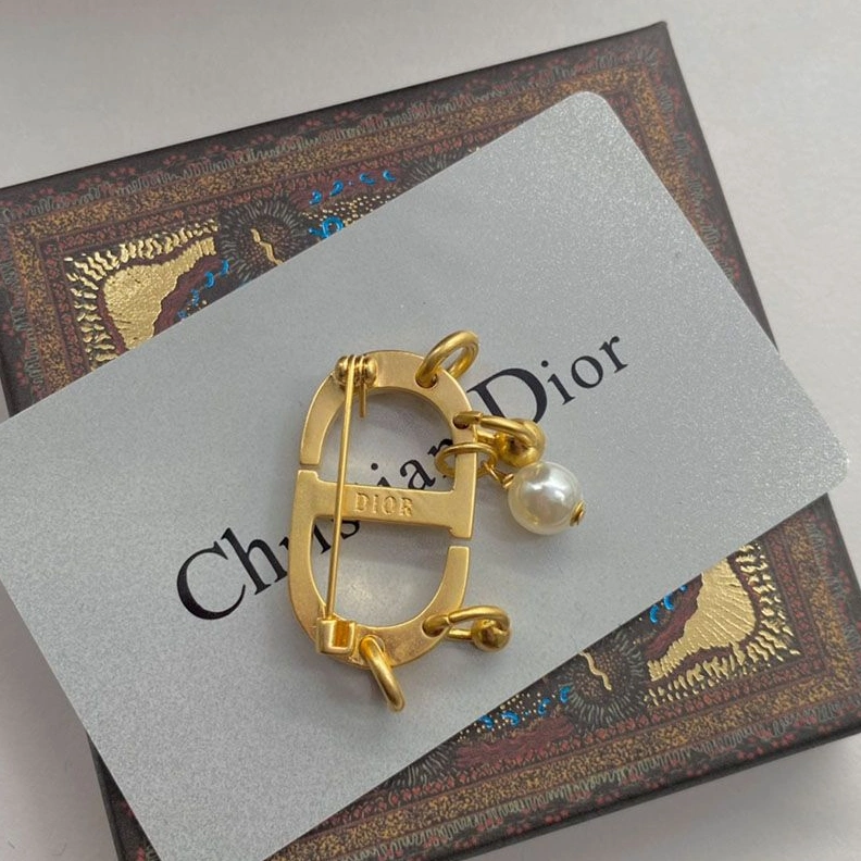Dior 30 Montaigne Brooch Metal And White Resin Pearls Gold NewStyle 8195