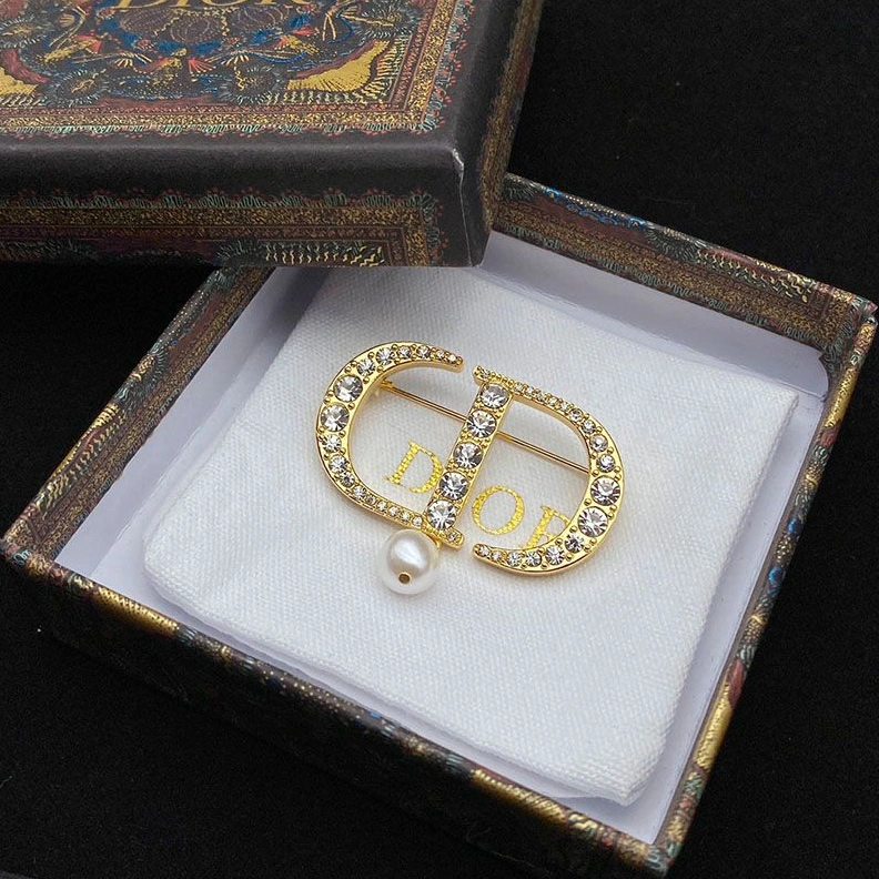 Dior 30 Montaigne Brooch Metal, Silver Crystals and White Resin Pearls Gold Trendy 3845