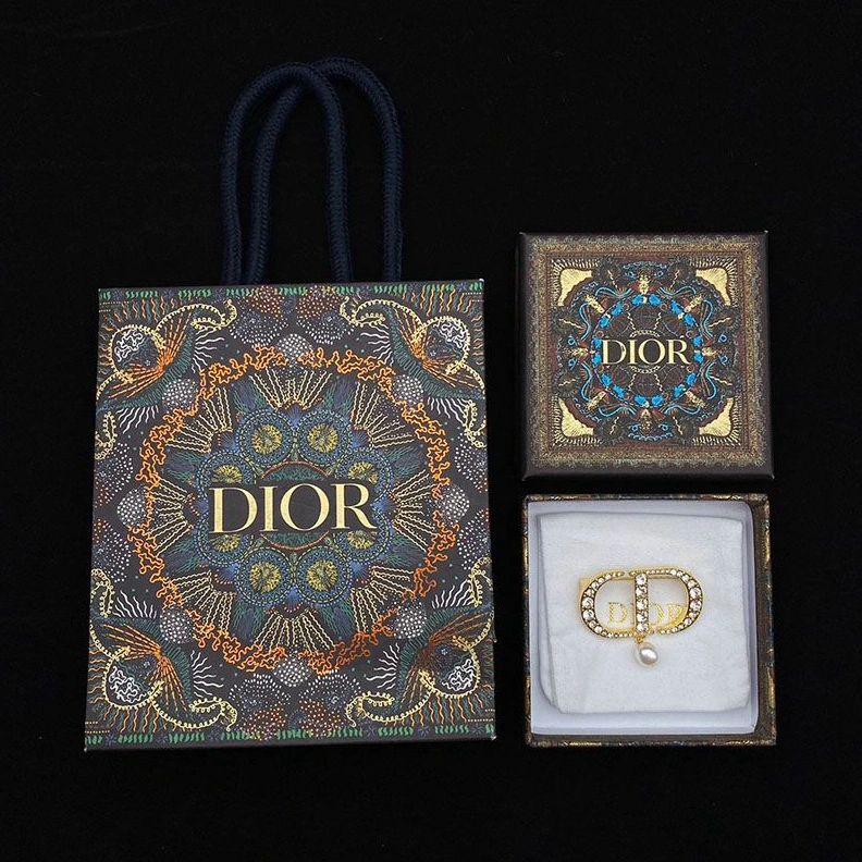 Dior 30 Montaigne Brooch Metal, Silver Crystals and White Resin Pearls Gold Trendy 3845