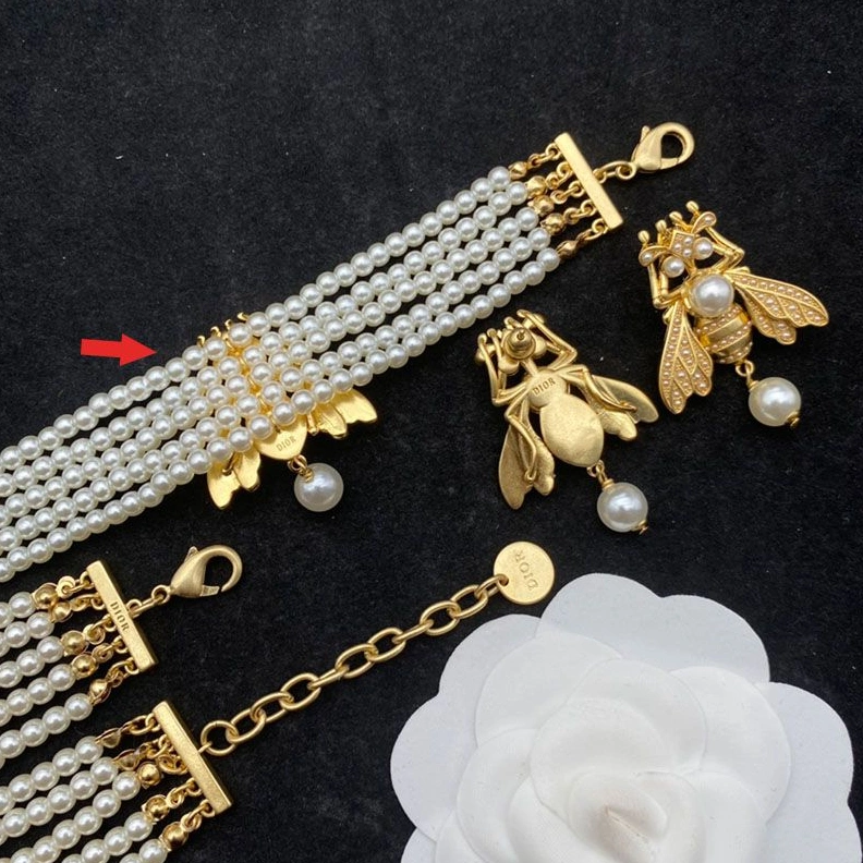 Dior Bee Bracelet In Metal and White Resin Pearls Gold Trendy 7544