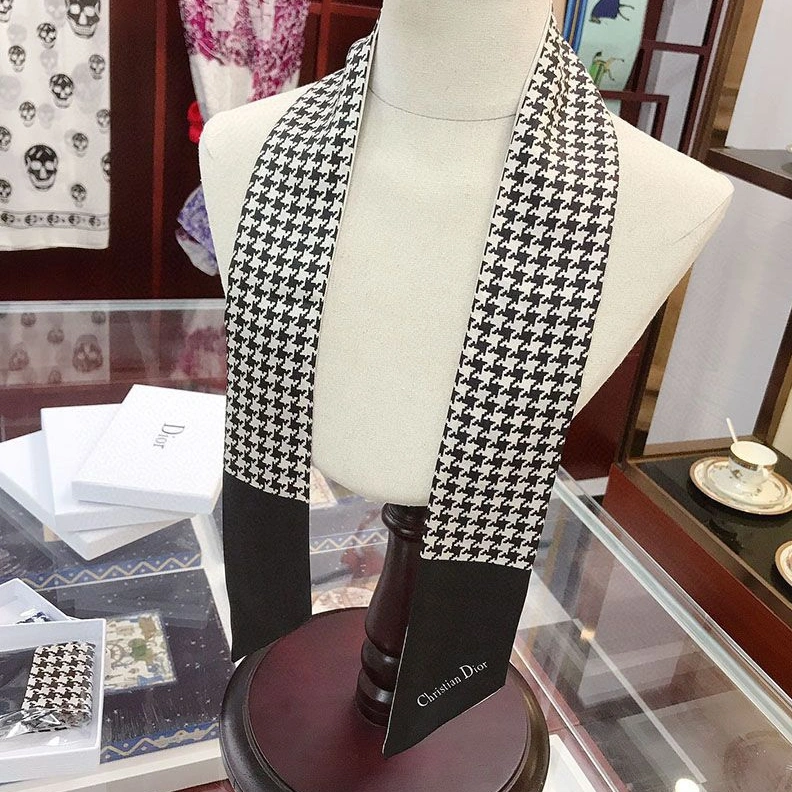 Dior Mitzah Twill Houndstooth 30 Montaigne Motif Silk Black Fashionable 7771
