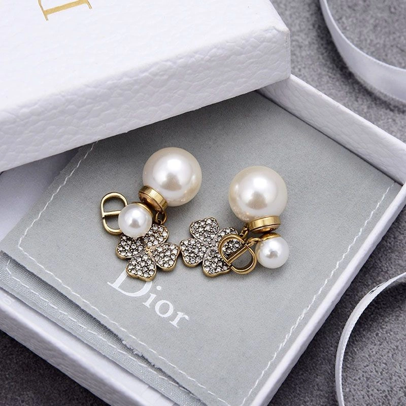 Dior Tribales Earrings Antique CD, White Resin Pearls And White Four-Leaf Clover Gold Comfortable 6105