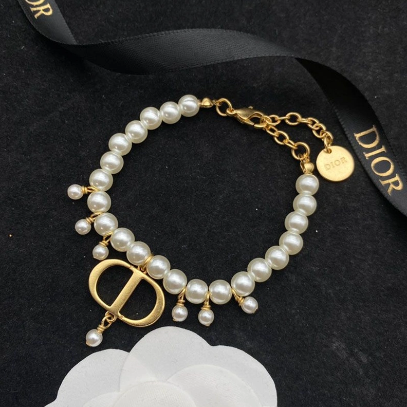 GoAnywhere 279 Dior 30 Montaigne Bracelet Metal and White Resin Pearls Gold