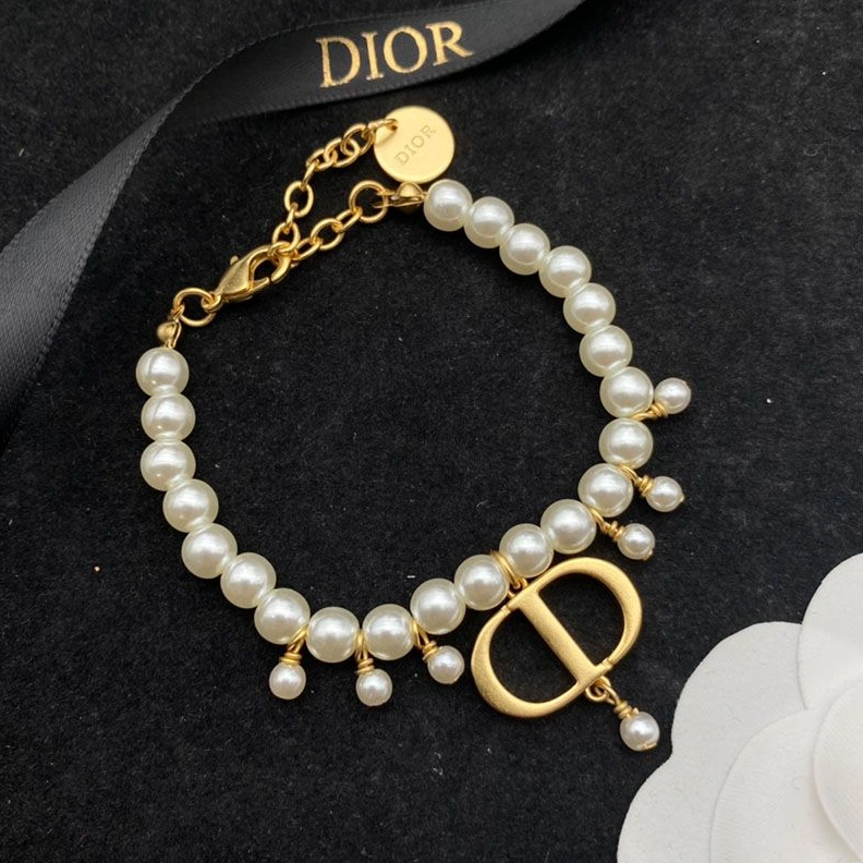 GoAnywhere 279 Dior 30 Montaigne Bracelet Metal and White Resin Pearls Gold