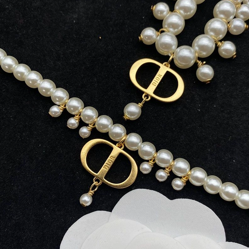 GoAnywhere 279 Dior 30 Montaigne Bracelet Metal and White Resin Pearls Gold