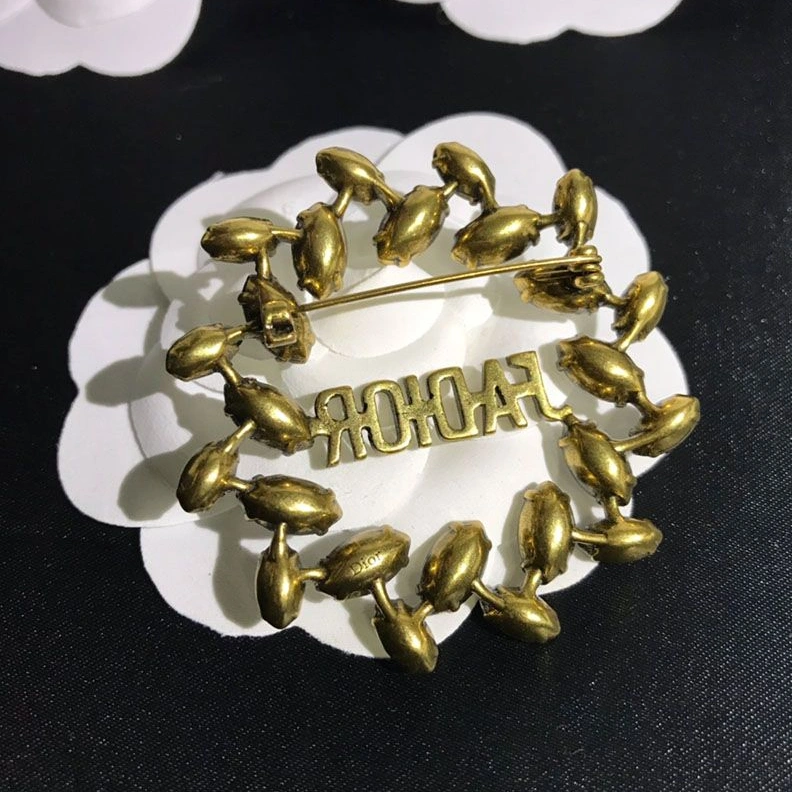 J'Adior Laurel Brooch Gold-Finish Metal and Silver Crystals Gold EasyMatch 3658
