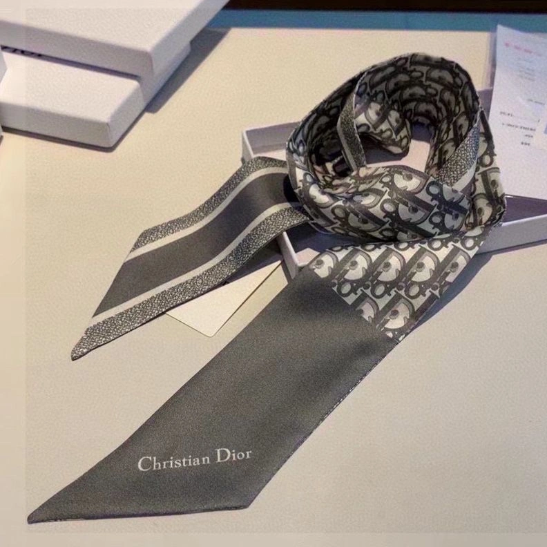 ModernLook 1100 Dior Mitzah Twill 30 Montaigne Houndstooth Motif Silk Grey
