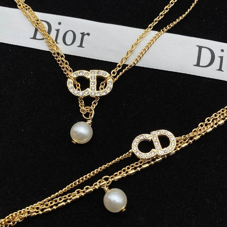 StreetReady 5157 Dior Clair D Lune Bracelet Metal And White Crystals With A White Resin Pearl Gold