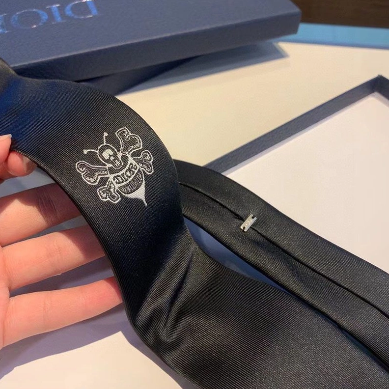 Trendy 5336 Dior Tie Shawn Bee Motif Silk Black