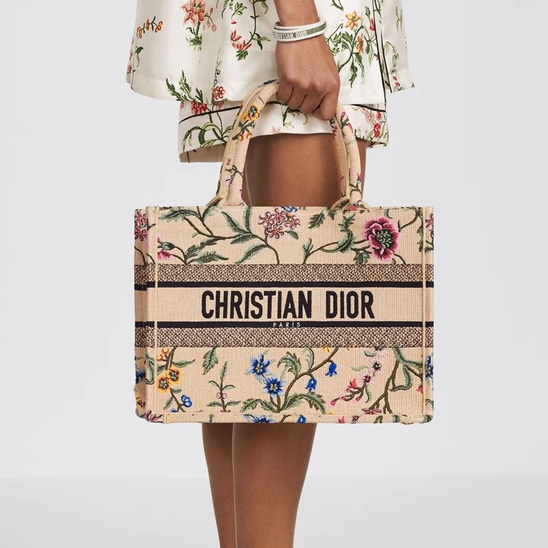 WellDesigned 2426 Dior Book Tote Petites Fleurs Motif Canvas Beige
