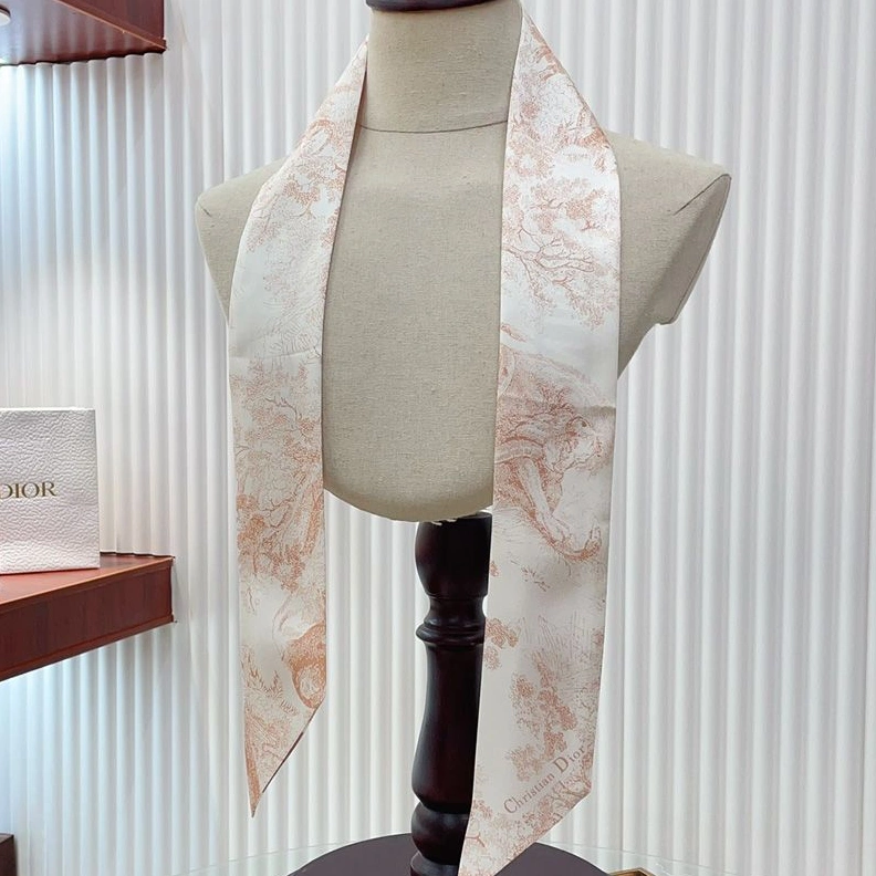 WellDesigned 5919 Dior Mitzah Twill In Toile de Jouy Sauvage Motif Silk Cherry