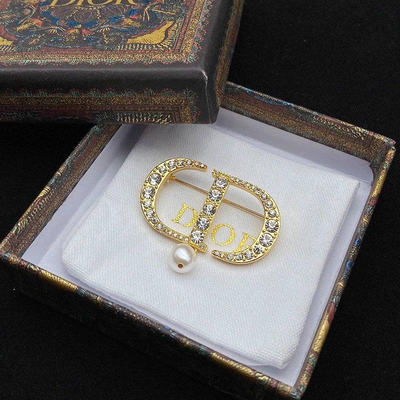 WellDesigned 8076 Dior 30 Montaigne Brooch Metal, Silver Crystals and White Resin Pearls Gold