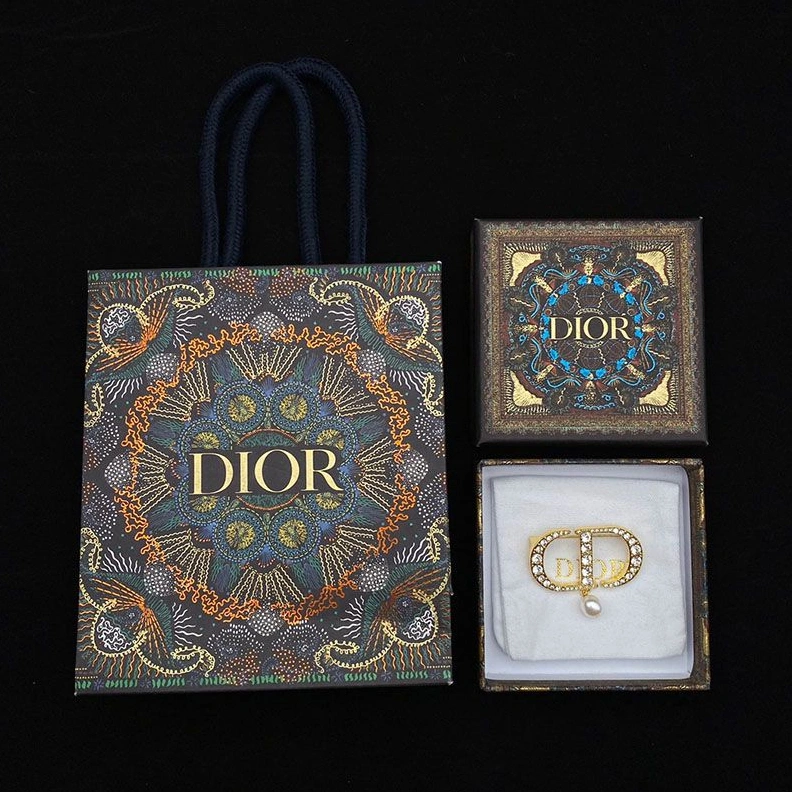 WellDesigned 8076 Dior 30 Montaigne Brooch Metal, Silver Crystals and White Resin Pearls Gold