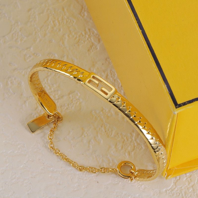 Affordable Fendi Baguette Bracelet In Metal Gold