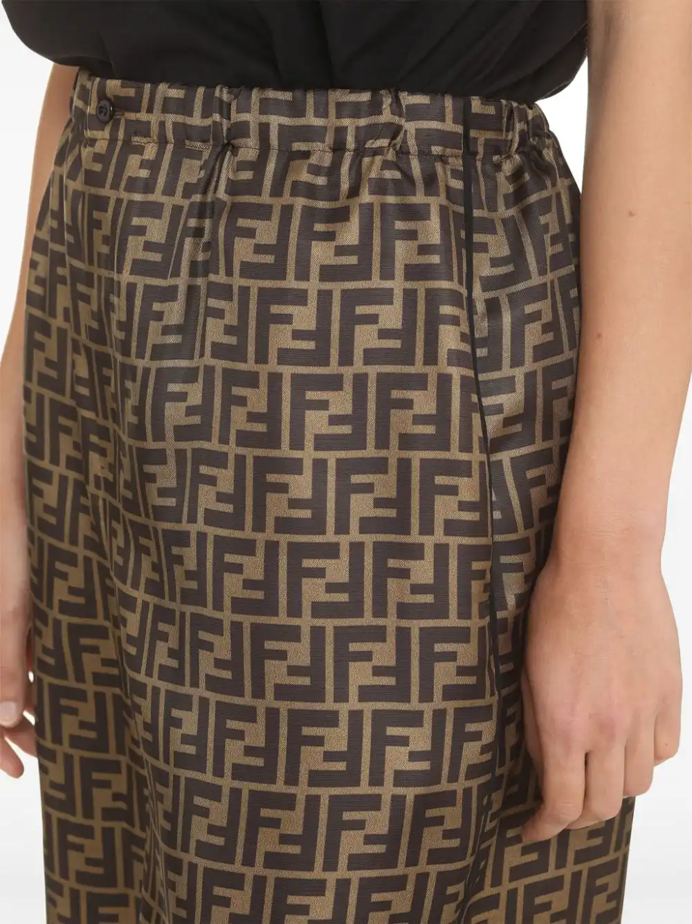 Affordable FENDI FF-print knee-length shorts