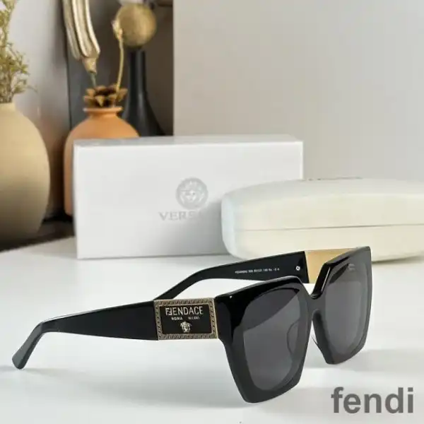 Cheap Fendi FE40068U Fendance Sunglasses In Acetate Black