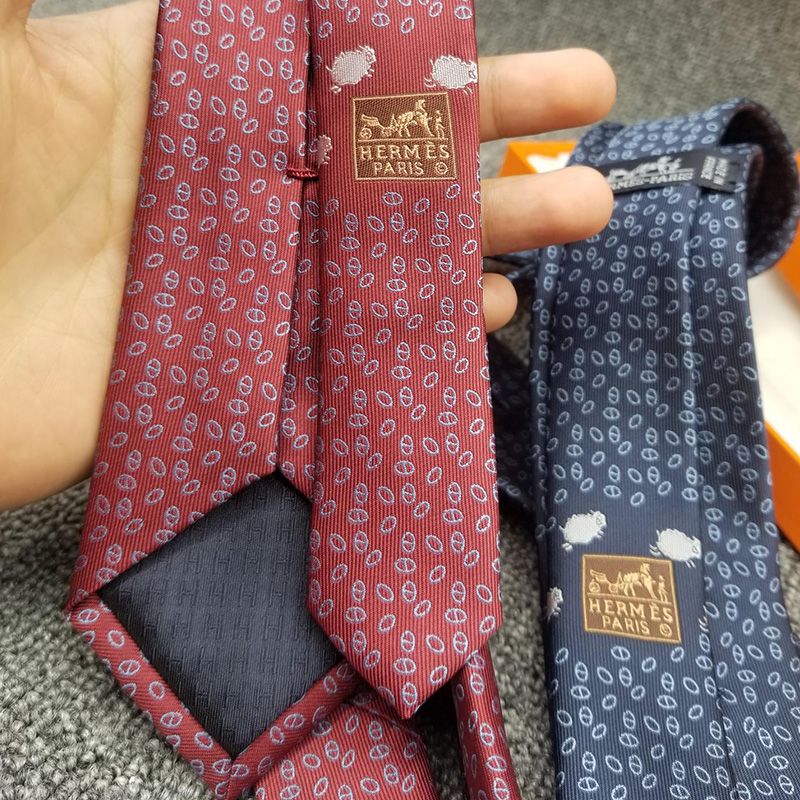 Hermes Double 6 Tissee Maillon Tie In Red