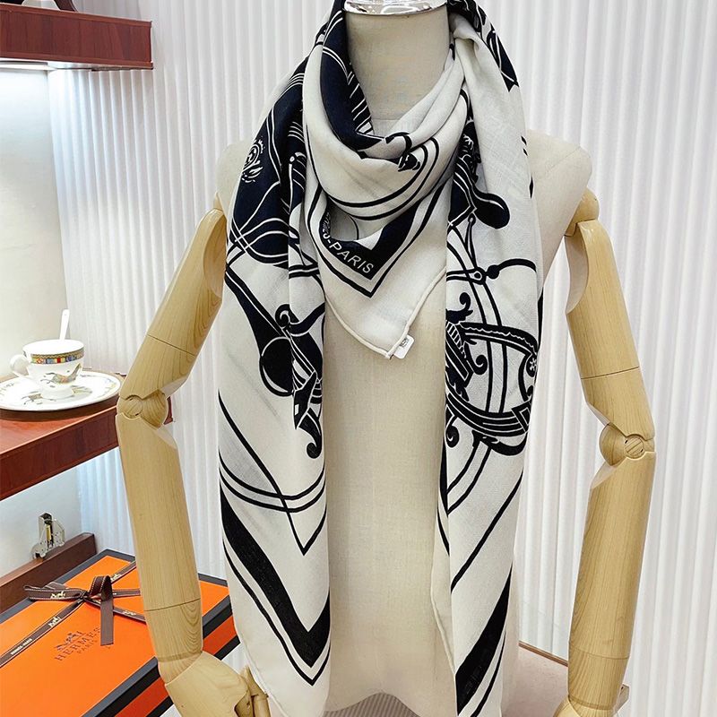 Hermes Ex-Libris Nano Shawl 140 In White