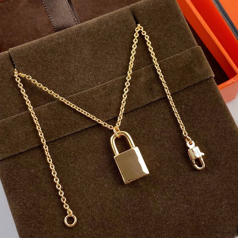 Hermes Kelly Cadenas Pendant Necklace In Gold