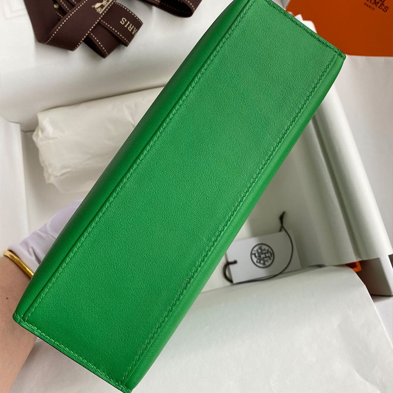 Hermes Kelly Pochette Swift Leather Gold Hardware In Green