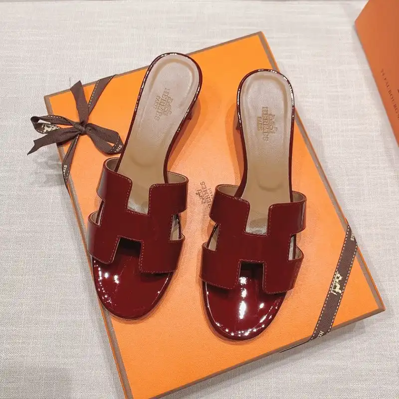 Hermes Oasis Slides Women Patent Leather In Red