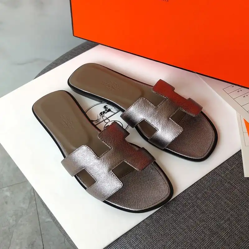 Hermes Oran Slides Women Grain Calfskin In Silver