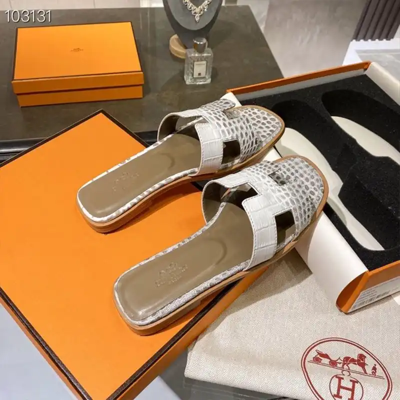 Affordable Hermes Oran Slides Women Alligator Leather In White