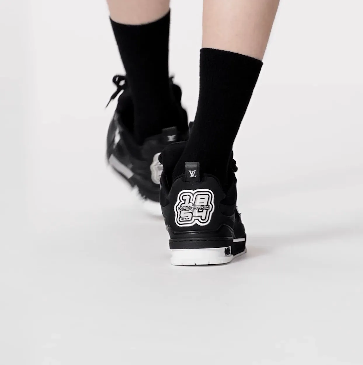 Lv shoes replica Bagsaaa LV Skate Sneaker Since 54 Monogram Flowers Black 1AARR0