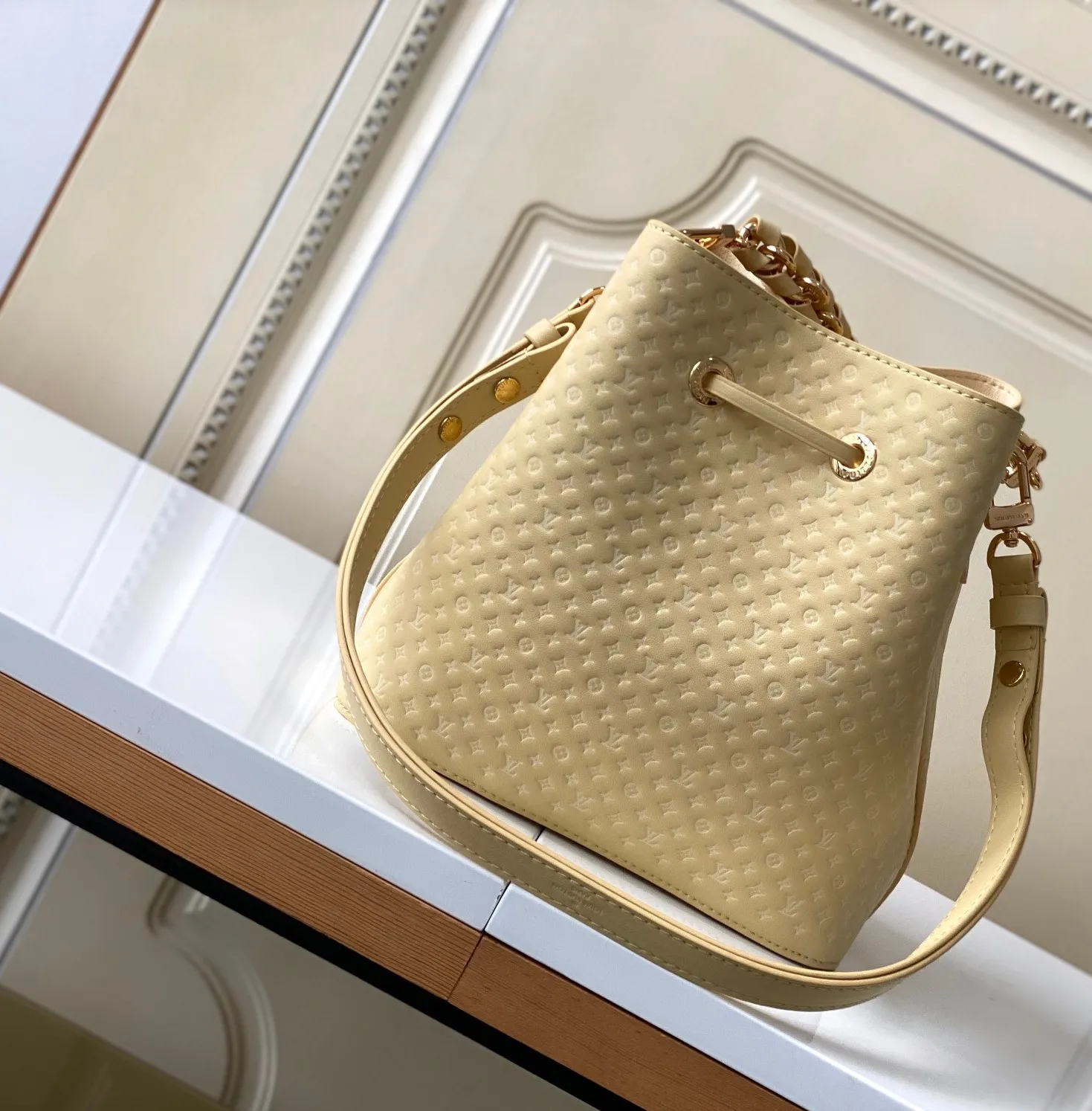 Replica bags lv Bagsaaa M22599 Calfskin Yellow Néonoé BB
