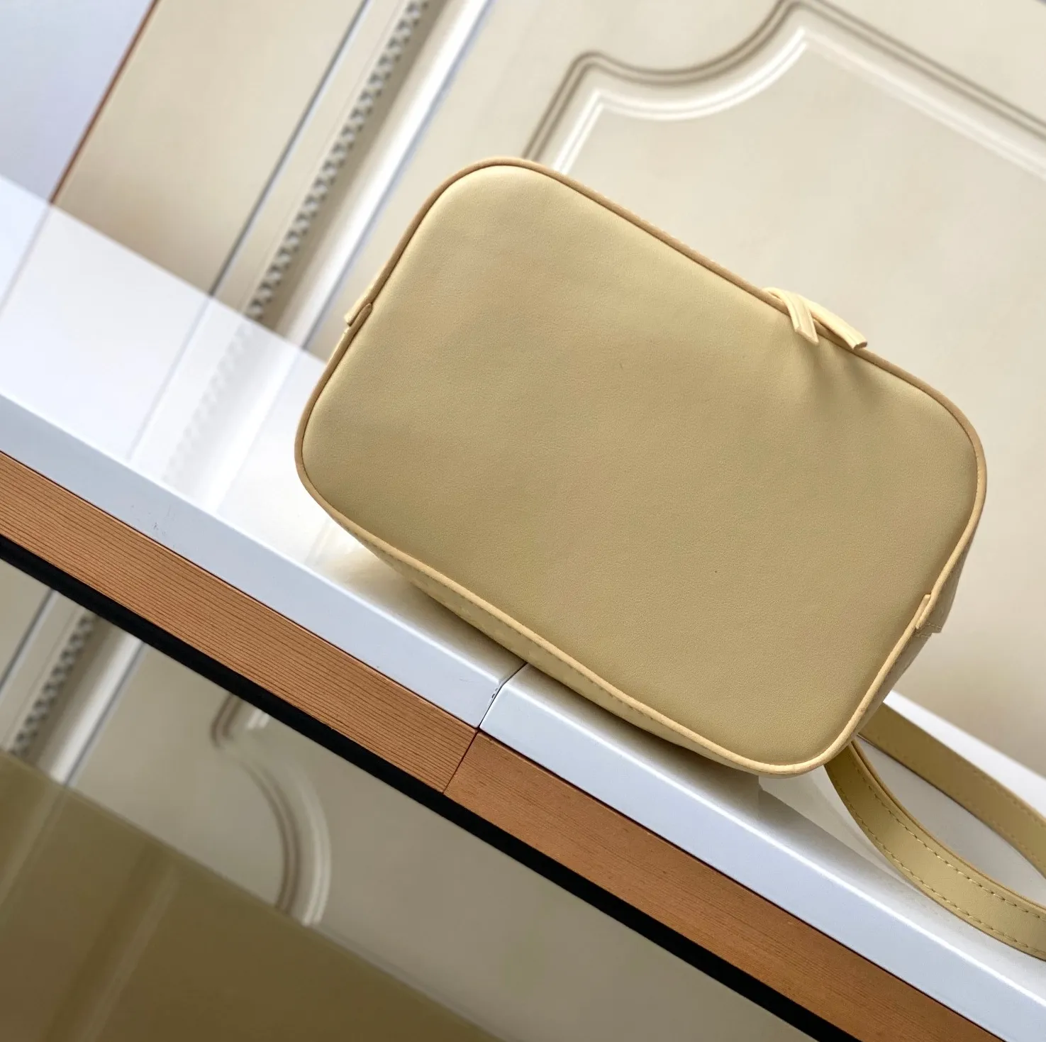 Replica bags lv Bagsaaa M22599 Calfskin Yellow Néonoé BB