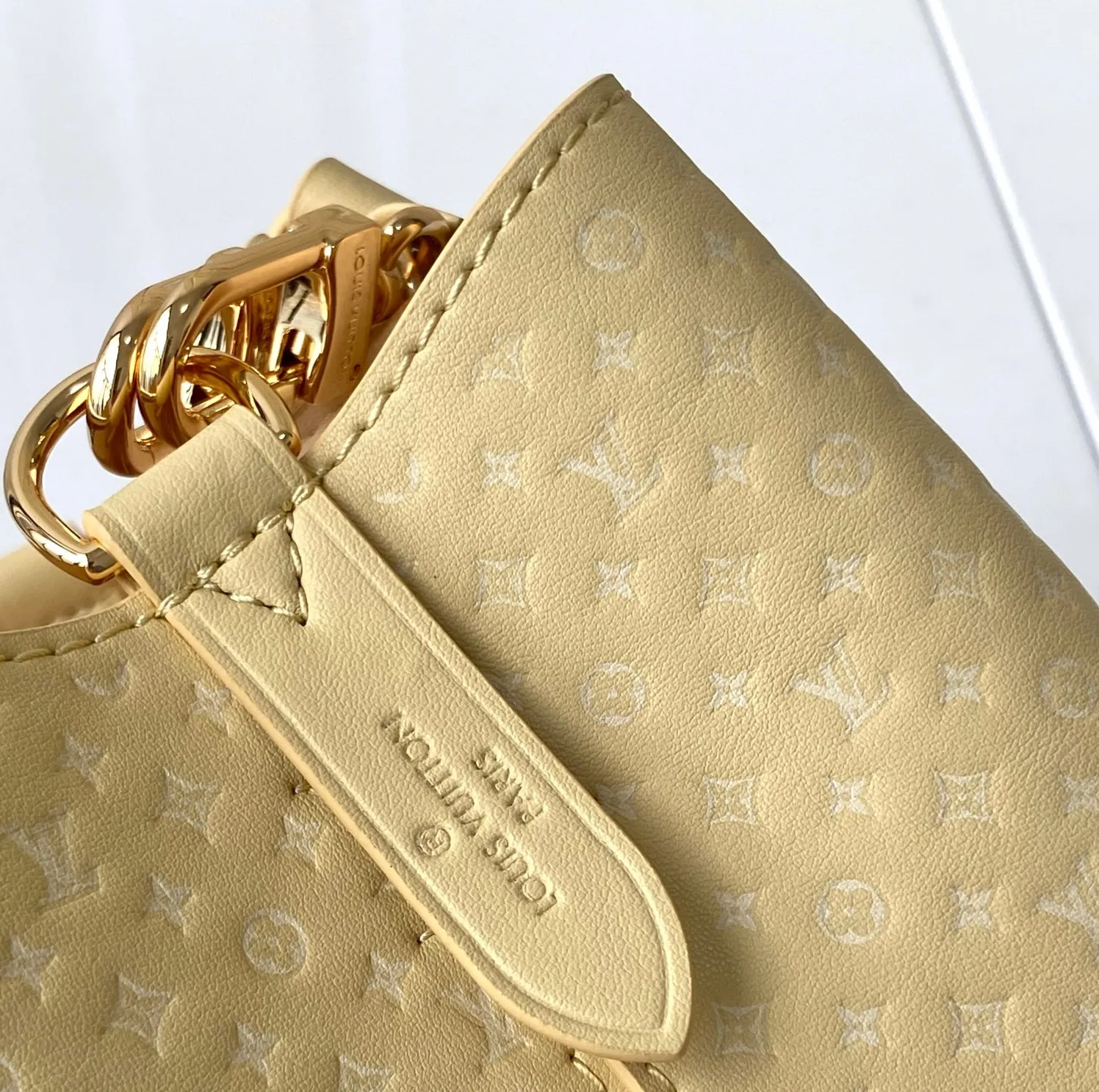 Replica bags lv Bagsaaa M22599 Calfskin Yellow Néonoé BB