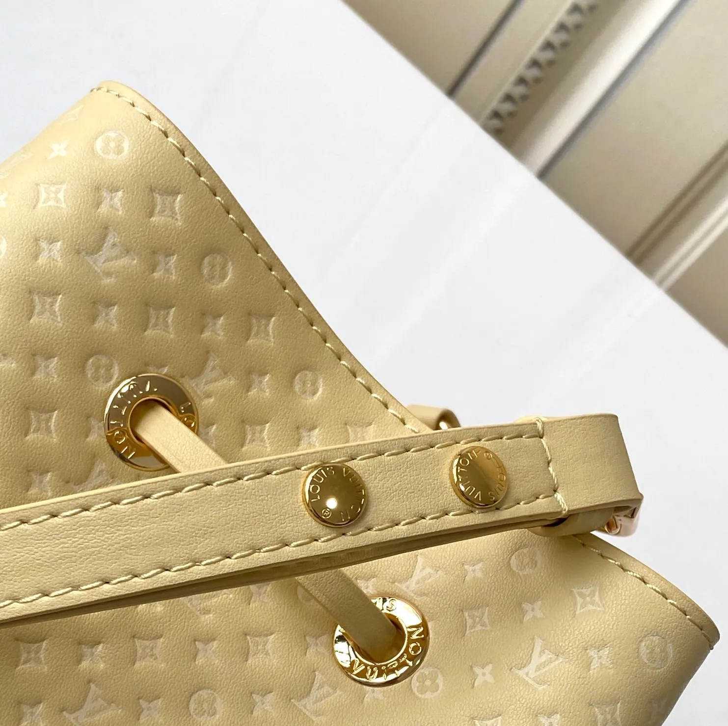 Replica bags lv Bagsaaa M22599 Calfskin Yellow Néonoé BB