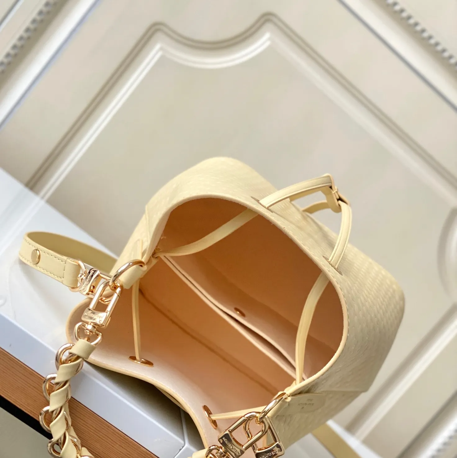 Replica bags lv Bagsaaa M22599 Calfskin Yellow Néonoé BB