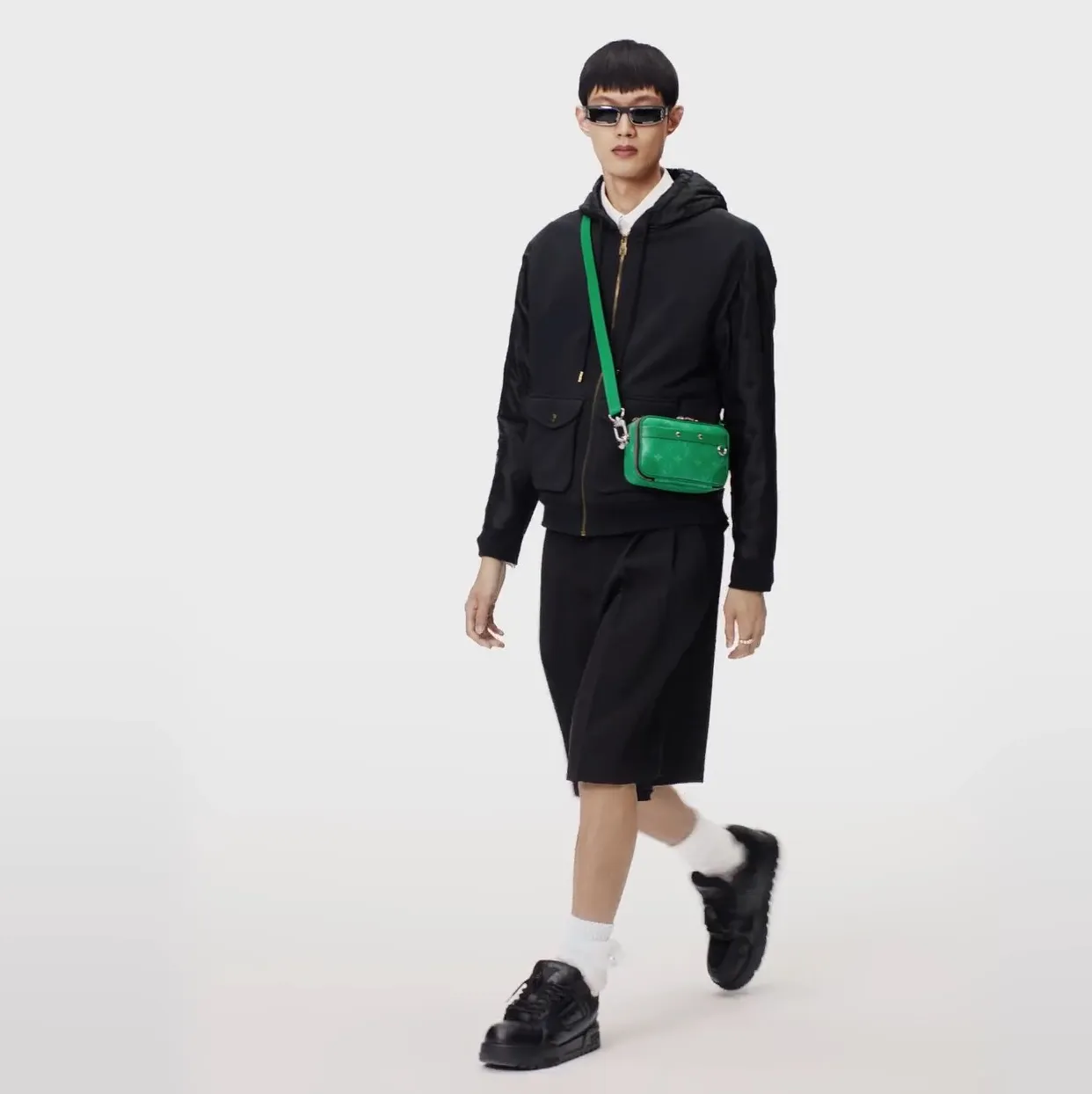Louis vuitton locations Bagsaaa M30997 Alpha Wearable Wallet Cactus Green